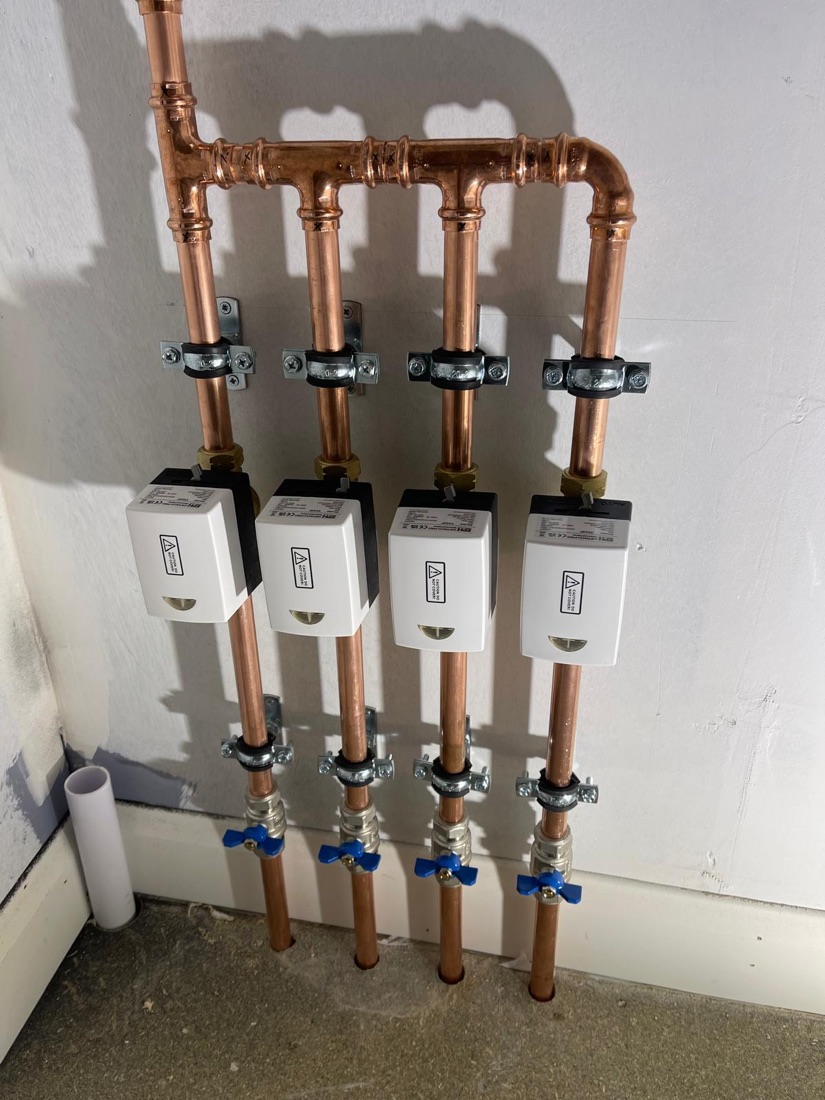 A four-zone heating manifold in copper with zone valves, installed by 123-Gas